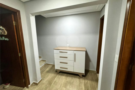 Casa à venda com 3 quartos, sendo 1 suíte, no condomínio Residencial Jardim das Flores 1510, Cotia - SP