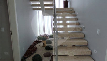 Casa à venda com 4 suítes no condomínio Figueira Garden, Atibaia - SP