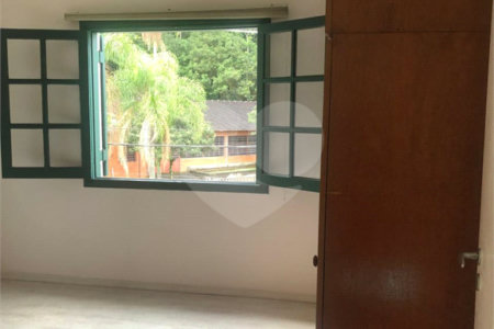 Sobrado à venda com 3 quartos, sendo 1 suíte,  em Panamby, São Paulo, SP