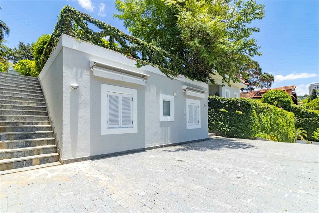Casa à venda com 7 quartos, sendo 5 suítes, em Morumbi, São Paulo, SP