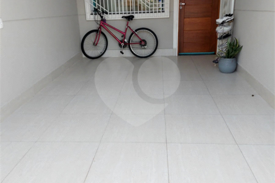 Casa à venda com 3 suítes no condomínio Residencial Gaya, São Paulo - SP