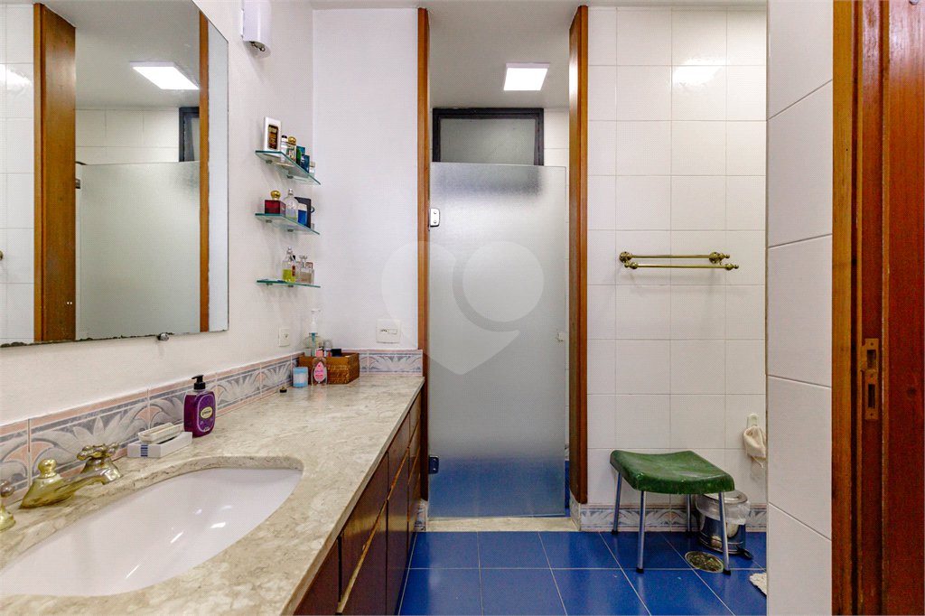 Casa à venda com 4 quartos, sendo 2 suítes, em Jardim Everest, São Paulo, SP