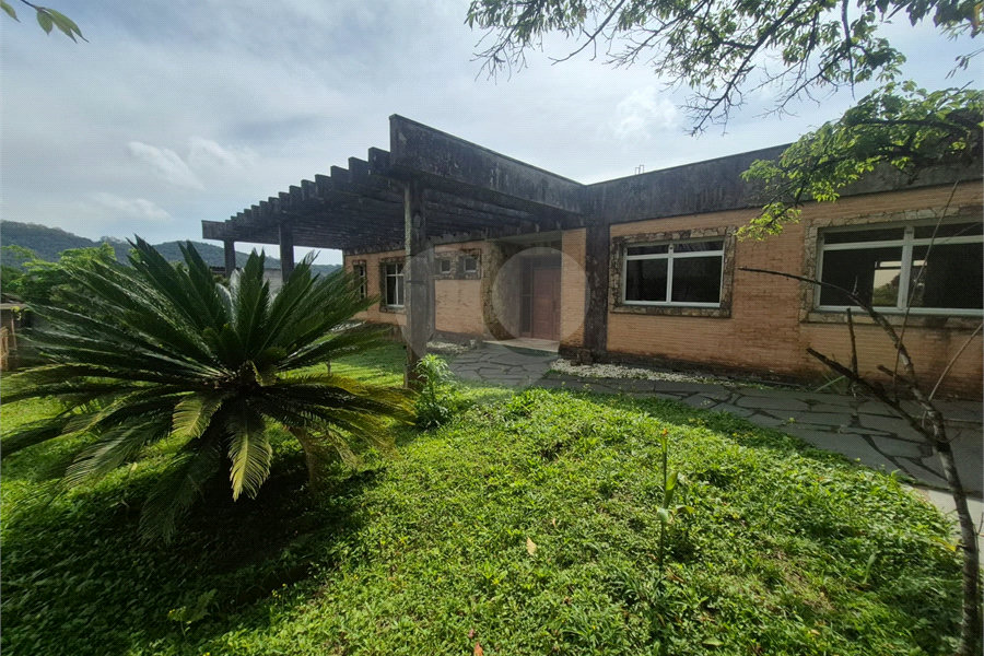 Casa à venda com 3 quartos, sendo 1 suíte, no condomínio Alpes da Cantareira, Mairiporã - SP