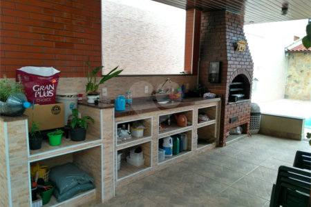 Casa à venda com 3 quartos, sendo 2 suítes,  em Vila Suissa, Mogi das Cruzes, SP