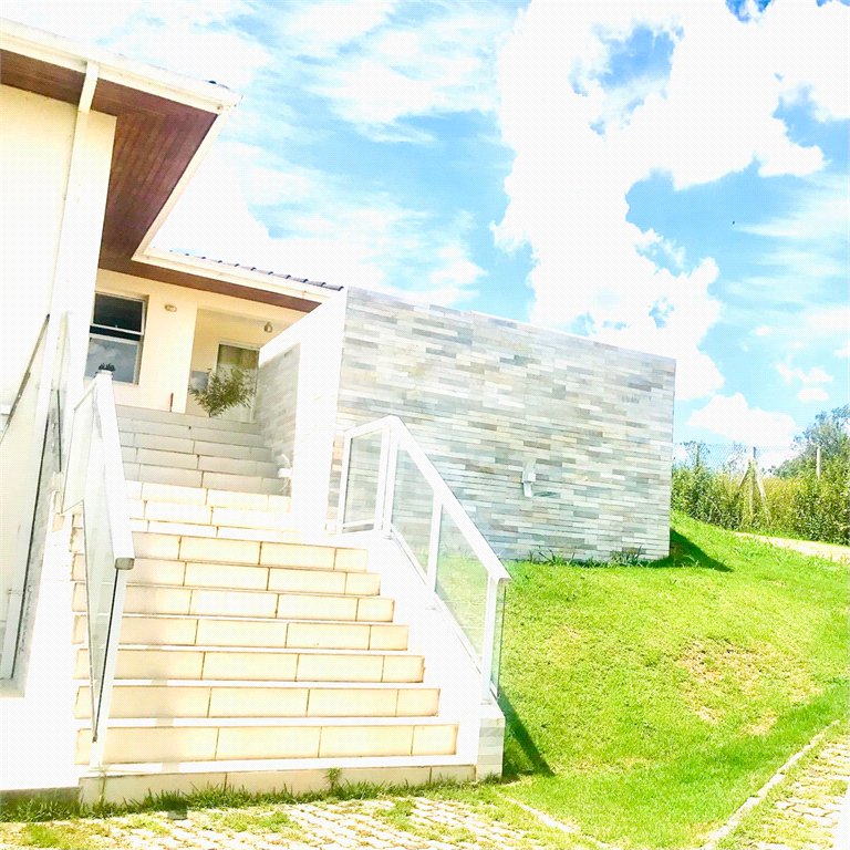Casa à venda com 3 quartos, sendo 1 suíte, no condomínio Residencial Patrimônio do Carmo, São Roque - SP