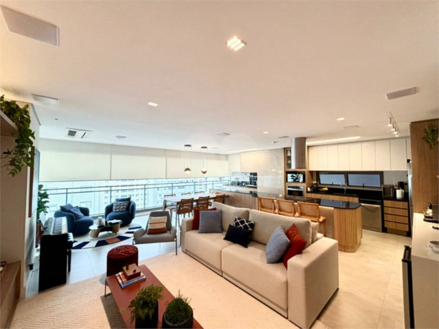 Apartamento à venda com 3 suítes em Moema, São Paulo, SP