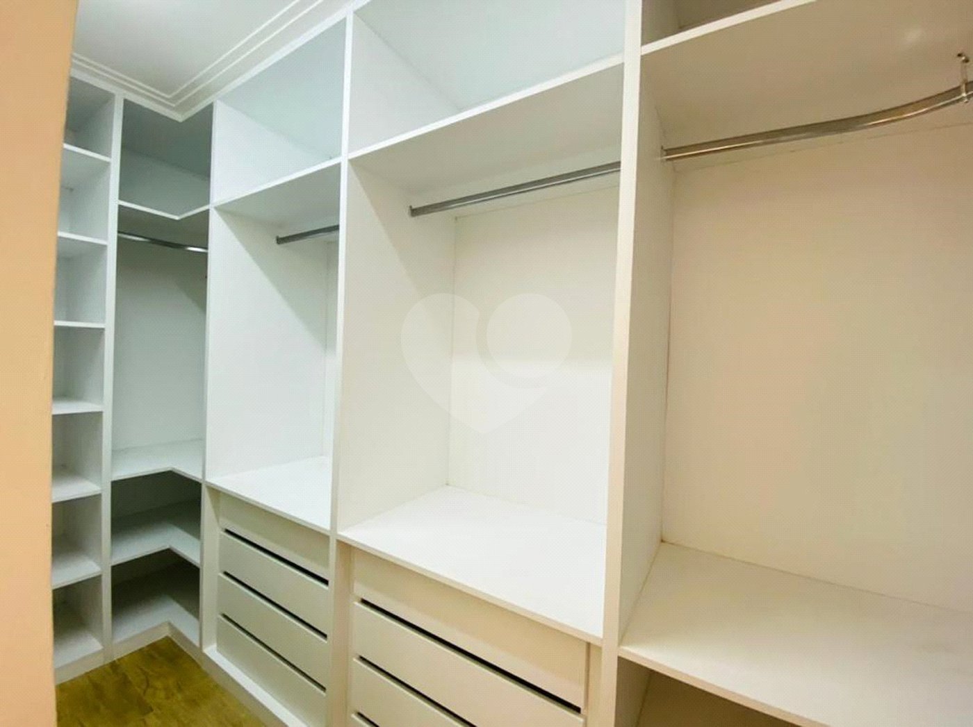Sobrado à venda com 3 quartos, sendo 1 suíte, em Tremembé, São Paulo, SP