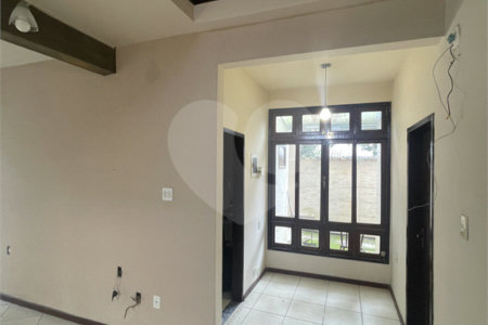 Casa à venda com 5 quartos, sendo 3 suítes, no condomínio Recanto das Palmeiras, Rio de Janeiro - RJ