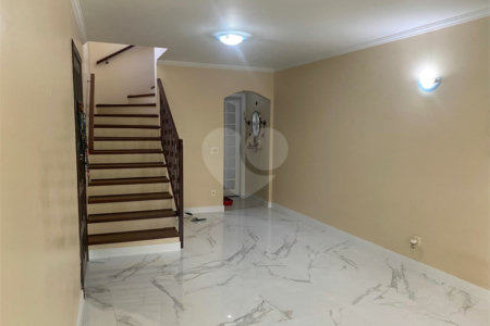 Sobrado à venda com 3 quartos, sendo 1 suíte, em Jardim Londrina, São Paulo, SP