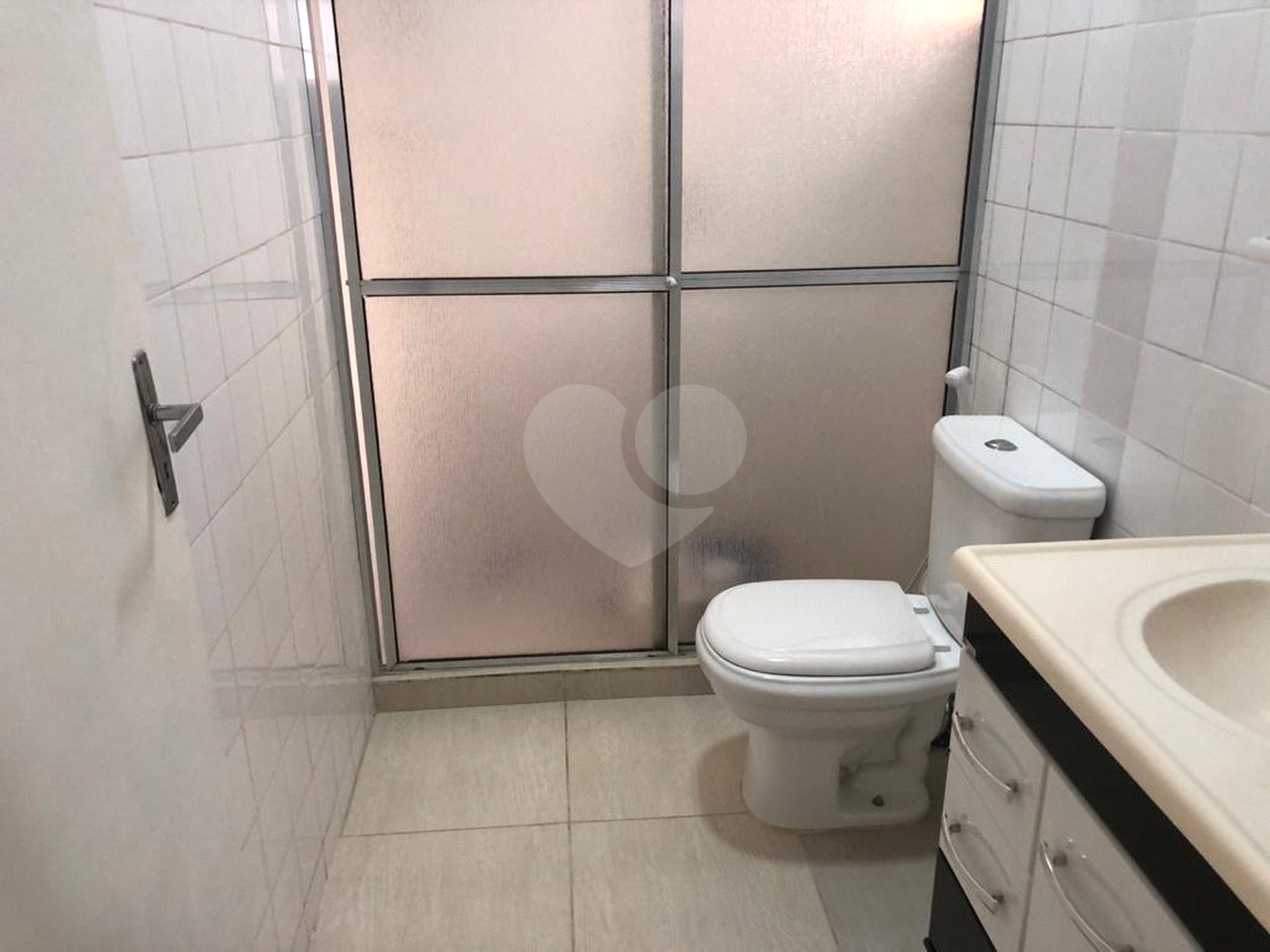 Casa à venda com 3 quartos, sendo 2 suítes,  em Jardim do Lago, Atibaia, SP