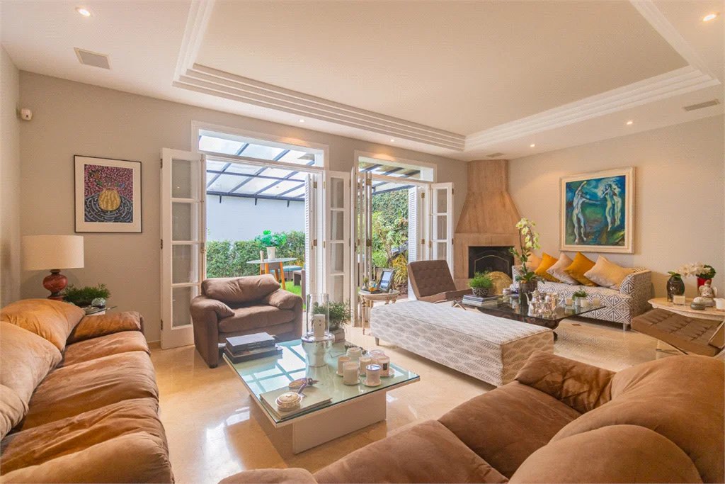 Casa à venda com 4 quartos, sendo 3 suítes, em Brooklin Paulista, São Paulo, SP