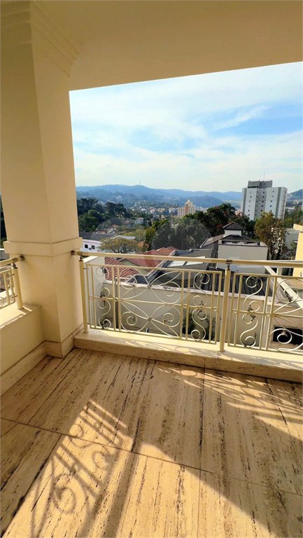 Casa à venda com 4 suítes no condomínio Villaggio Houda, São Paulo - SP