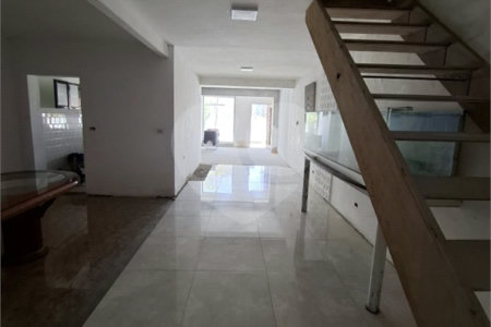 Casa à venda com 6 quartos, sendo 1 suíte,  em Vila Vitória, Mogi das Cruzes, SP