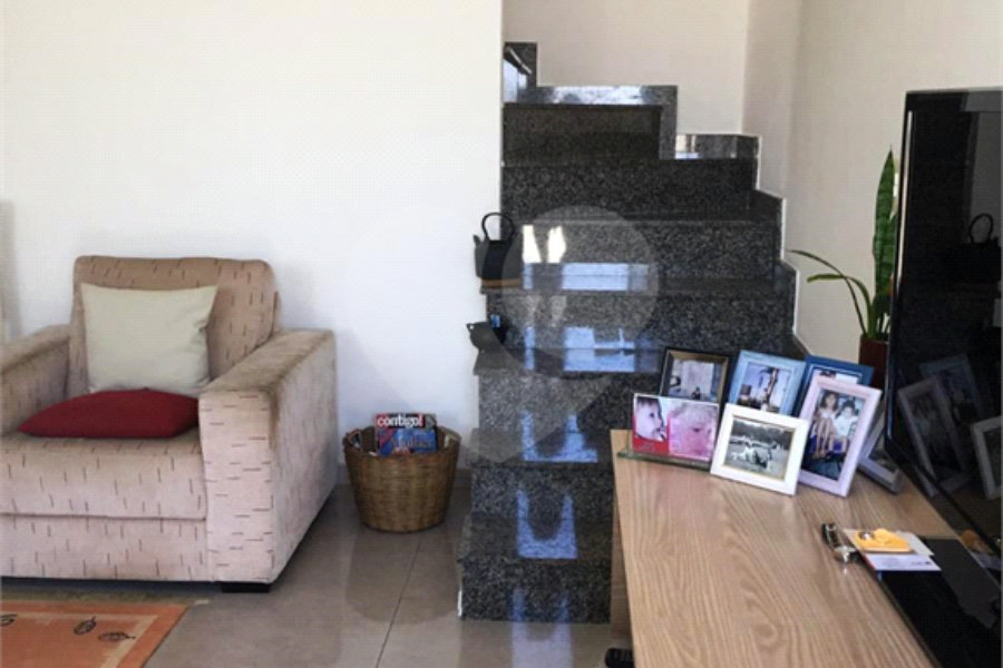 Casa à venda com 3 quartos, sendo 1 suíte, no condomínio Coelho III, São Paulo - SP