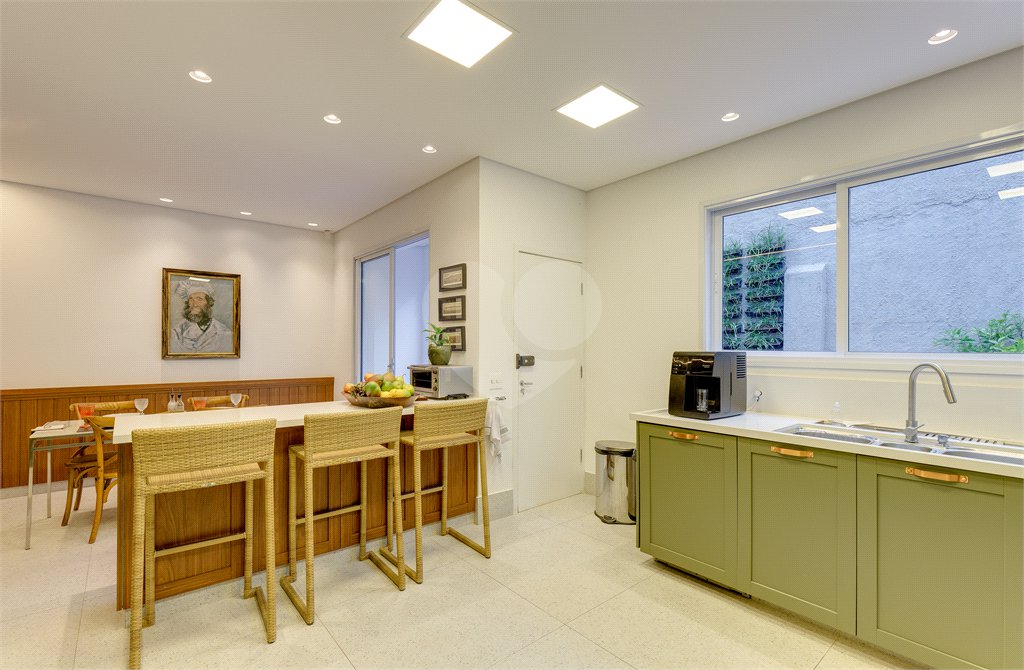 Casa Térrea à venda ou para alugar com 4 suítes em Alto da Boa Vista, São Paulo, SP