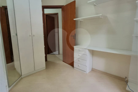 Casa à venda ou para alugar com 3 quartos, sendo 1 suíte,  em Bosque da Saúde, São Paulo, SP