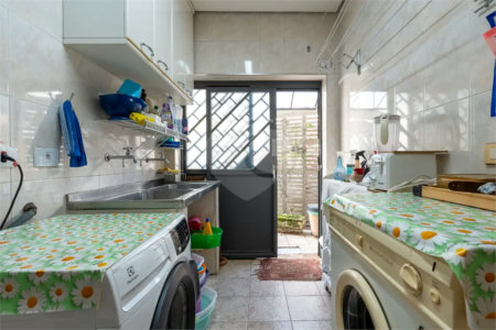 Casa a venda no Planalto Paulista, 2 suítes, 4 vagas, 230 m², quintal e localização privilegiada
