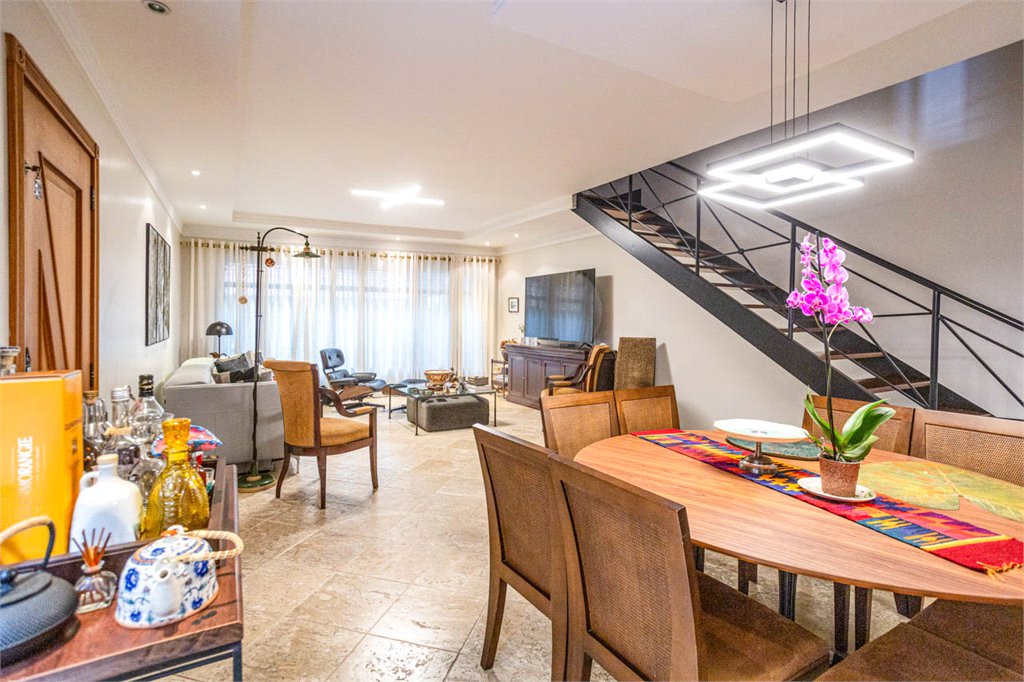 Sobrado Residencial à Venda – Vila Mariana – 274 m² de Área Útil