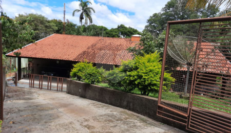 Chácara à venda com 4 quartos, sendo 1 suíte, em Chácaras Polozzi, Louveira, SP