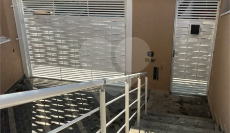 Sobrado à venda ou para alugar com 3 suítes em Vila Pedra Branca, São Paulo, SP