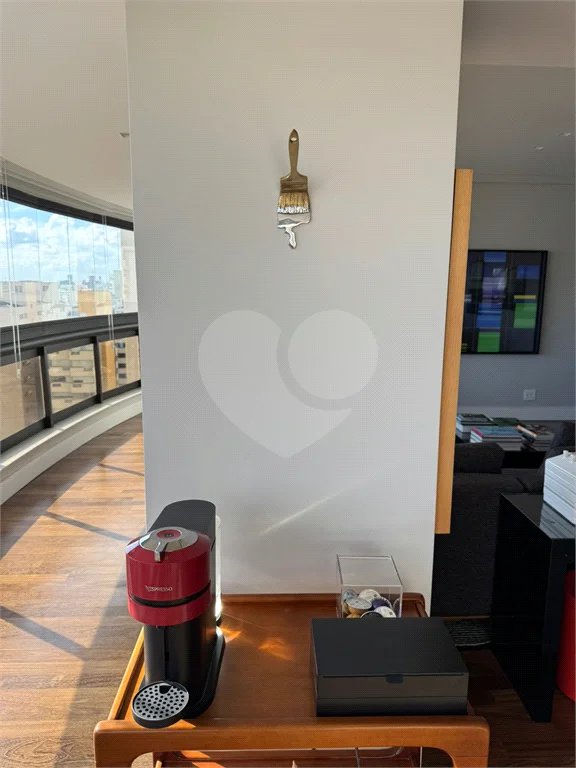Apartamento 193m² locação no Paraíso, 3 suites, escritório, varanda, reformado, mobiliado, 4 vagas