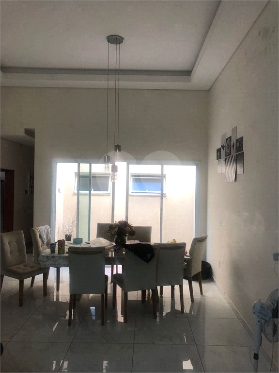 Casa à venda com 4 quartos, sendo 1 suíte, no condomínio Villagio Milano, Sorocaba - SP