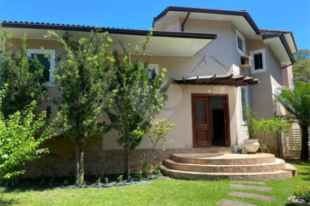 Casa à venda com 4 quartos, sendo 2 suítes, em Ubatiba, Maricá, RJ