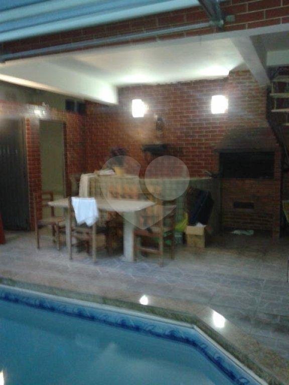 Sobrado à venda com 3 suítes em Vila Nivi, São Paulo, SP