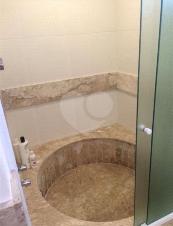 Apartamento à venda com 3 quartos em Pitangueiras, Guarujá, SP