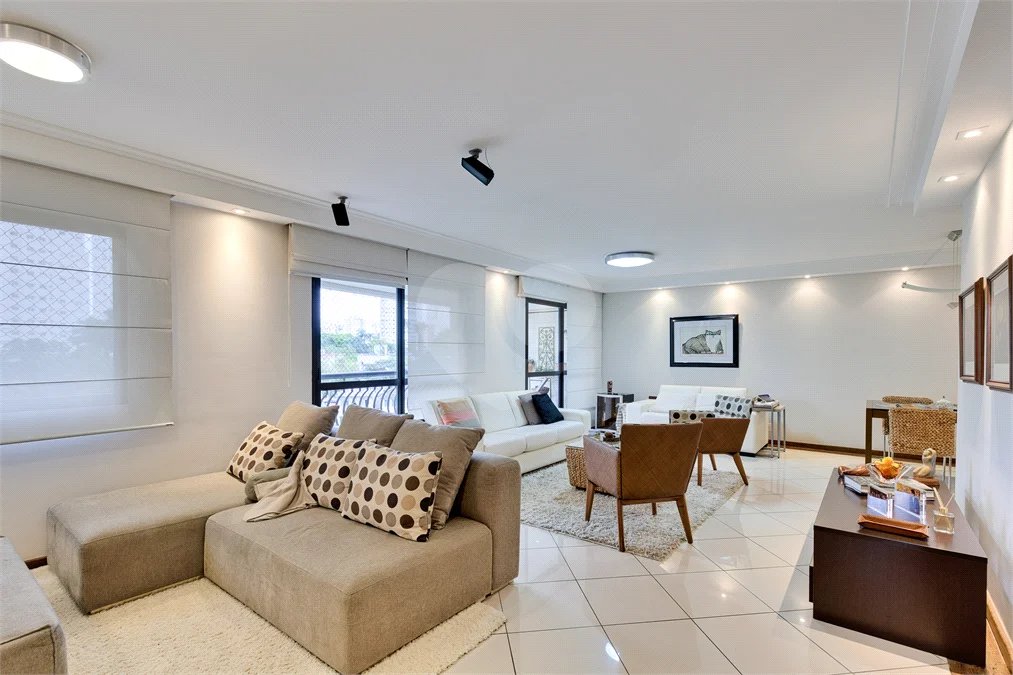 Apartamento à venda com 3 quartos, sendo 2 suítes, em Alto da Boa Vista, São Paulo, SP