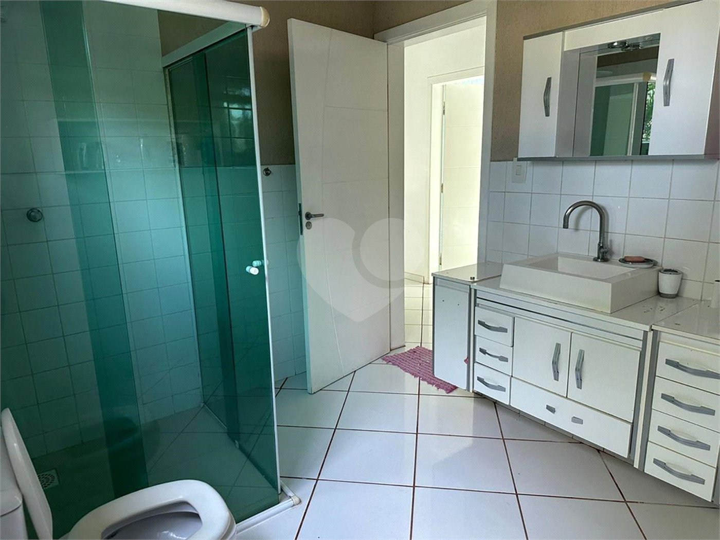 Casa à venda com 3 quartos, sendo 1 suíte,  no condomínio Vale do Lago, Sorocaba - SP