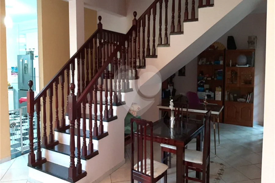 Casa à venda com 6 quartos, sendo 4 suítes, no condomínio Alpes da Cantareira, Mairiporã - SP