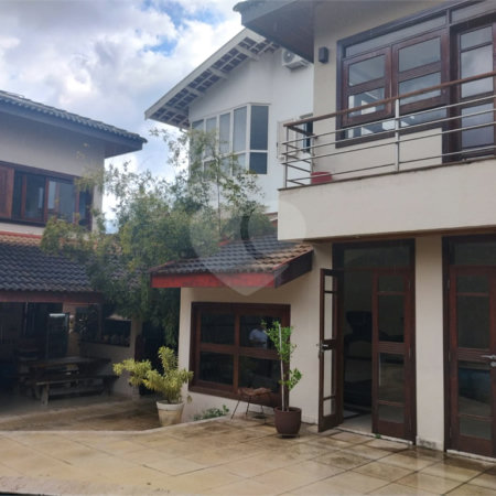 Casa à venda com 5 quartos, sendo 4 suítes, no condomínio Santa Teresa, Jundiaí - SP