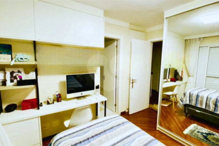 Casa à venda com 4 quartos, sendo 2 suítes, no condomínio Sunríse, São Paulo - SP
