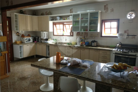 Casa à venda com 3 quartos, sendo 1 suíte,  em Vila Oliveira, Mogi das Cruzes, SP