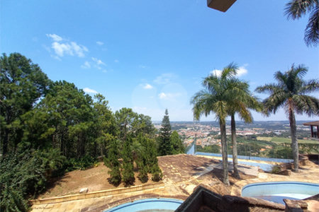 Casa à venda com 14 quartos, sendo 10 suítes, no condomínio Rua do Observatorio 2270, Vinhedo - SP