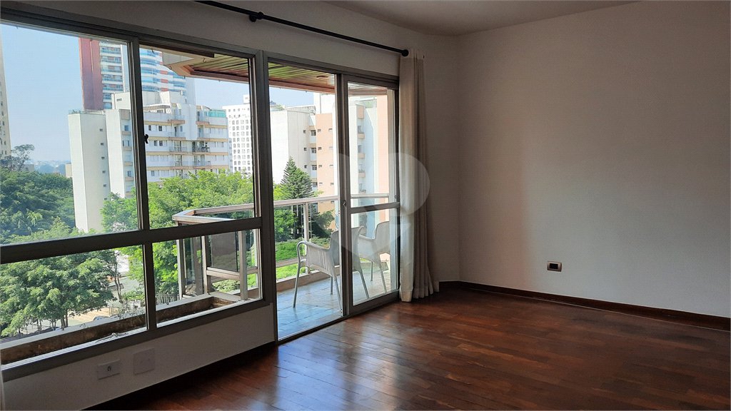 Apartamento à venda com 3 quartos, sendo 1 suíte, em Jardim Marajoara, São Paulo, SP