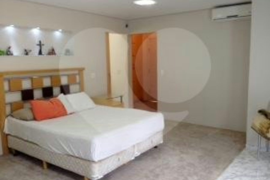 Sobrado à venda com 4 quartos, sendo 2 suítes, em Alpes da Cantareira, Mairiporã, SP