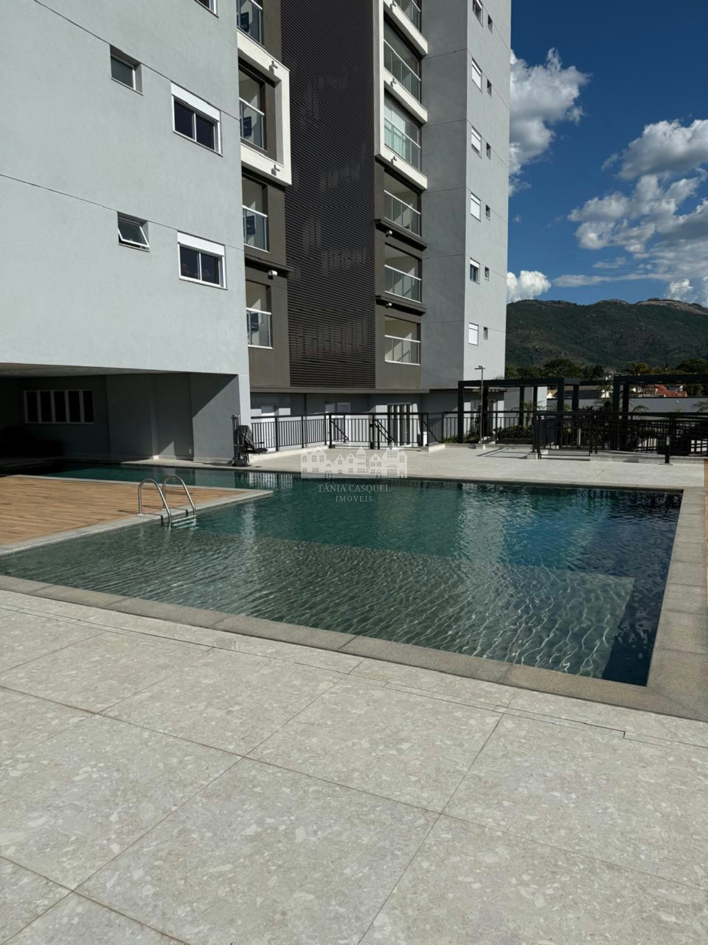 Apartamento para alugar com 3 suítes em Vila Helena, Atibaia, SP