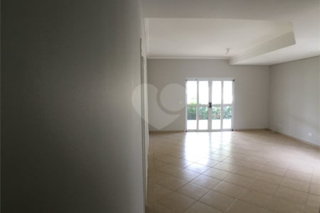 Casa à venda ou para alugar com 3 suítes no condomínio Recanto dos Paturis, Vinhedo - SP