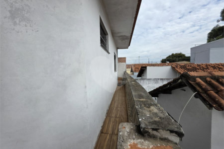 Casa térrea à venda no Douradinho com 2 quartos e edícula com mais dois quartos e 2 banheiros.
