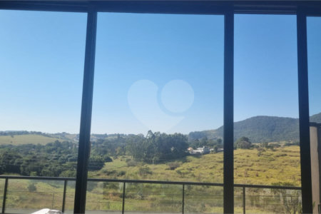 Casa à venda com 4 suítes no condomínio Osato, Atibaia - SP