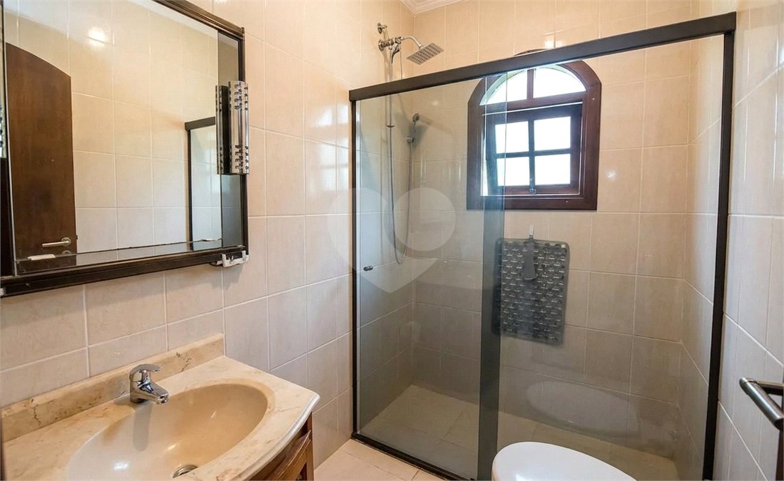 Sobrado à venda com 3 quartos, sendo 1 suíte, em Jardim Utinga, Santo André, SP