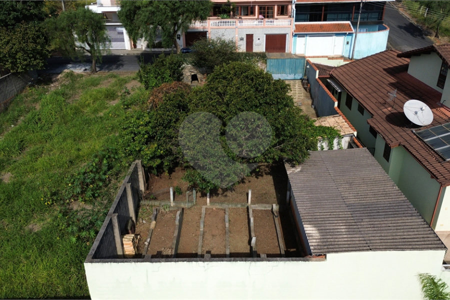 Casa à venda com 3 quartos, sendo 1 suíte, no Centro, Extrema, MG