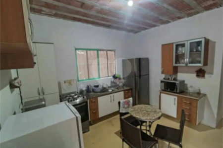Casa à venda com 2 quartos no condomínio Antilhas, Cotia - SP