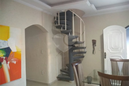 Casa Térrea à venda com 3 suítes em Jardim São Pedro, Mogi das Cruzes, SP