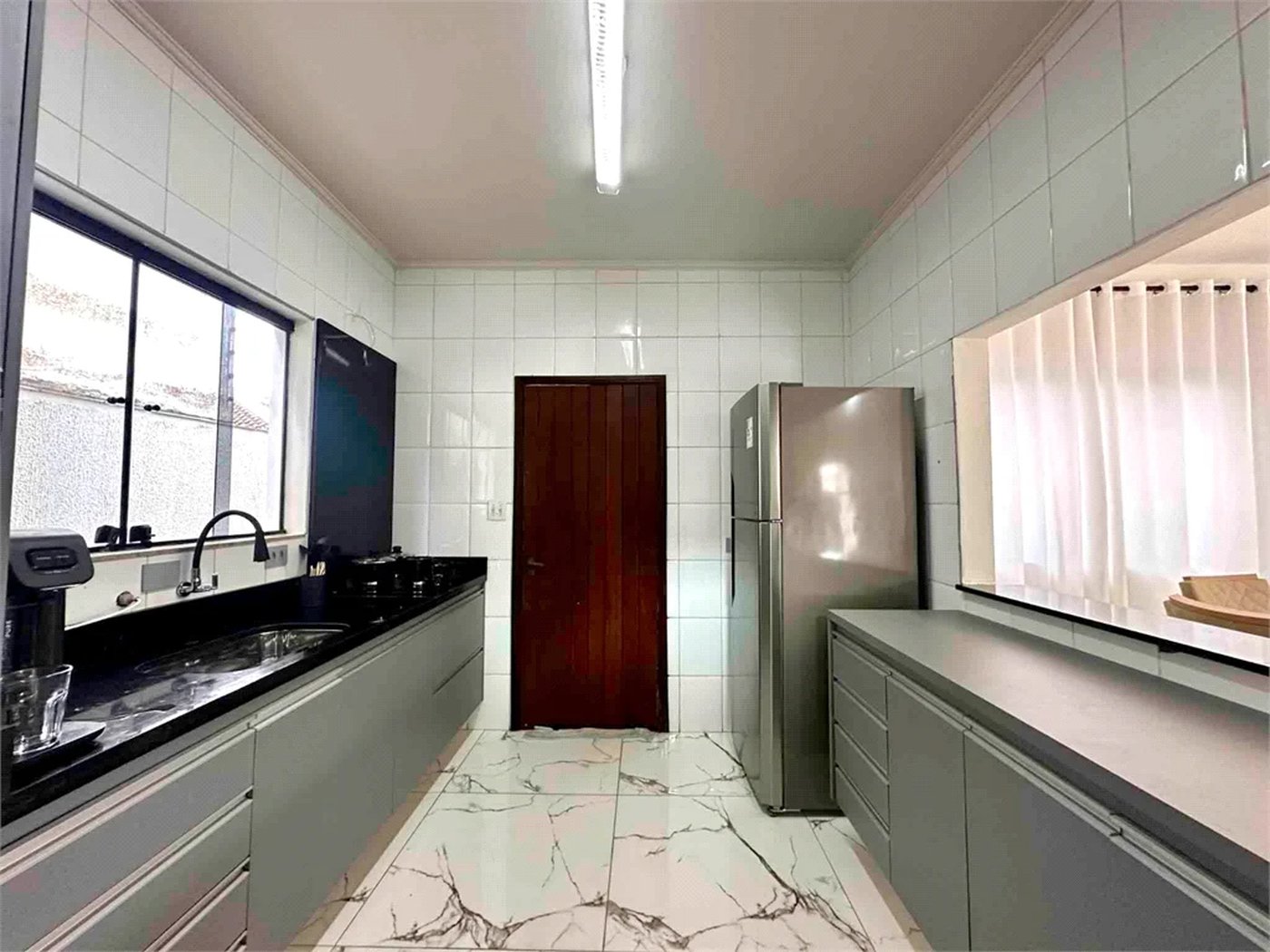 Sobrado à venda com 5 quartos, sendo 3 suítes, em Cidade Nova Peruíbe, Peruíbe, SP
