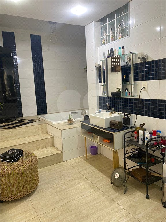 Apartamento à venda com 3 quartos, sendo 1 suíte,  em República, São Paulo, SP