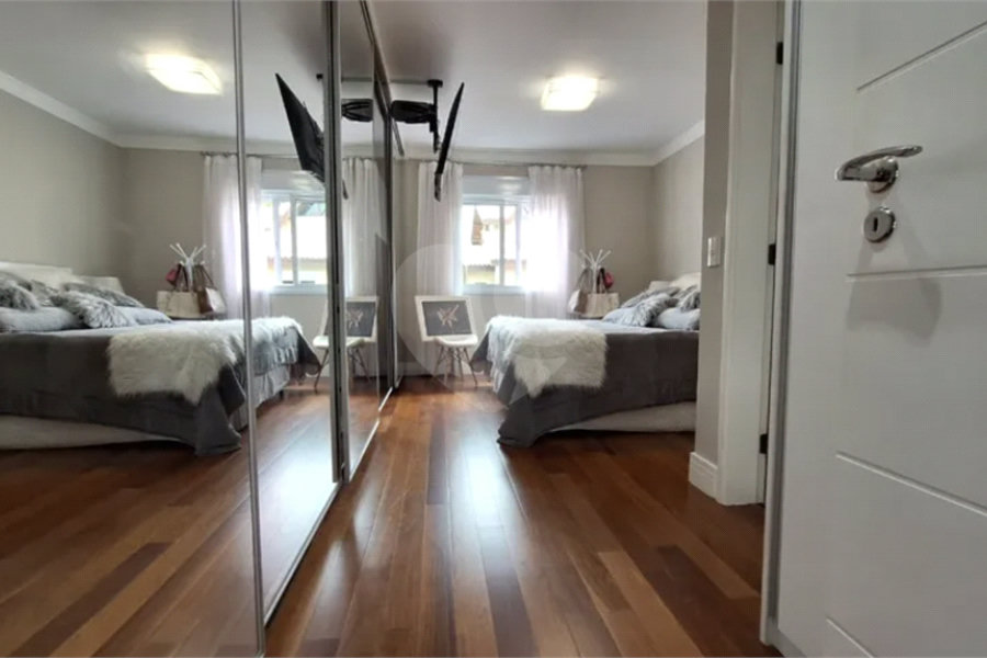 Casa à venda com 5 quartos, sendo 2 suítes,  no condomínio Floradas da Serra, São Paulo - SP