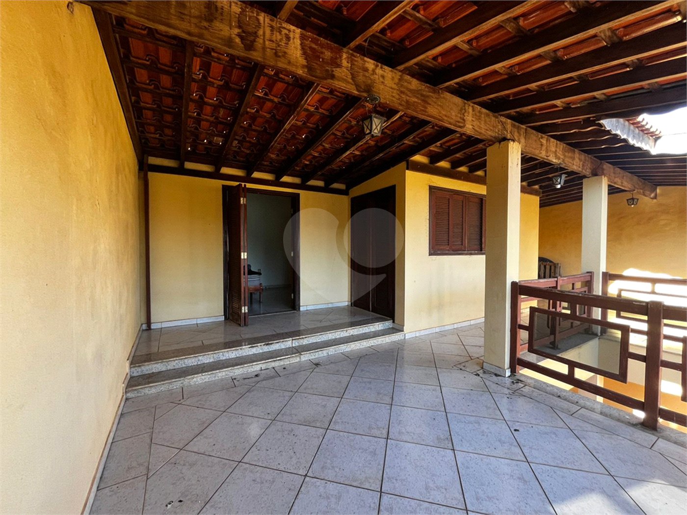 Casa à Venda na Rua Principal do Parque Fehr com Aquecedor Solar